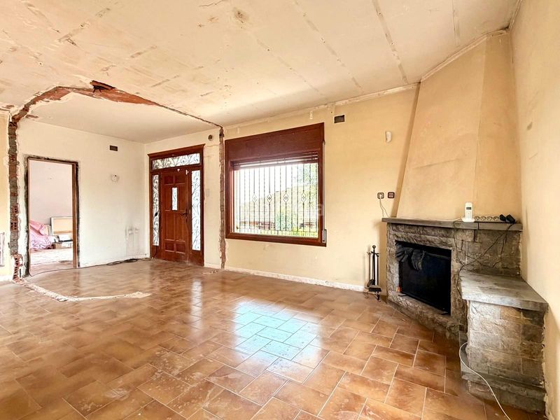 Foto 6d8005b1-e6af-4273-84c6-65597d547a3f. Casa amb aparcament piscina a Canovelles