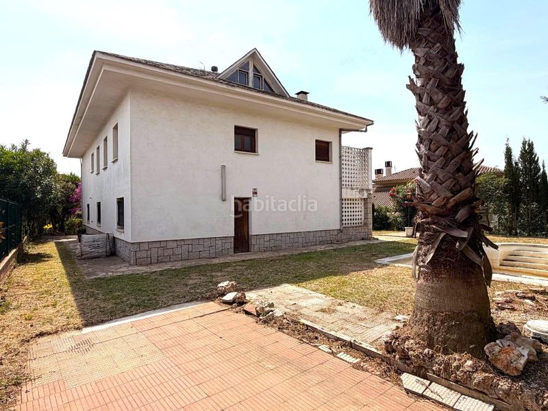 Foto c5ee043f-1a9a-4984-9e79-5bc79f672bcf. Casa amb aparcament piscina a Canovelles