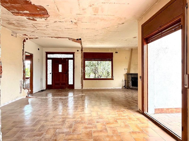 Foto f805de10-9d1c-4de8-a218-8ff555fff46f. Casa amb aparcament piscina a Canovelles
