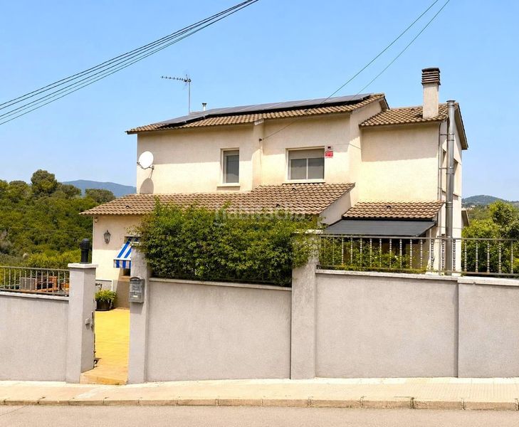 Foto d3ae894e-d564-4821-ba3c-85ef2b500094. Casa amb calefacció aparcament a Lliçà d´Amunt