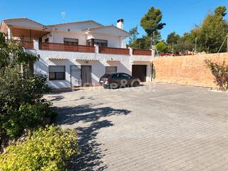 Chalet à Palafolls. Casa con 2 viviendas en sant genís.