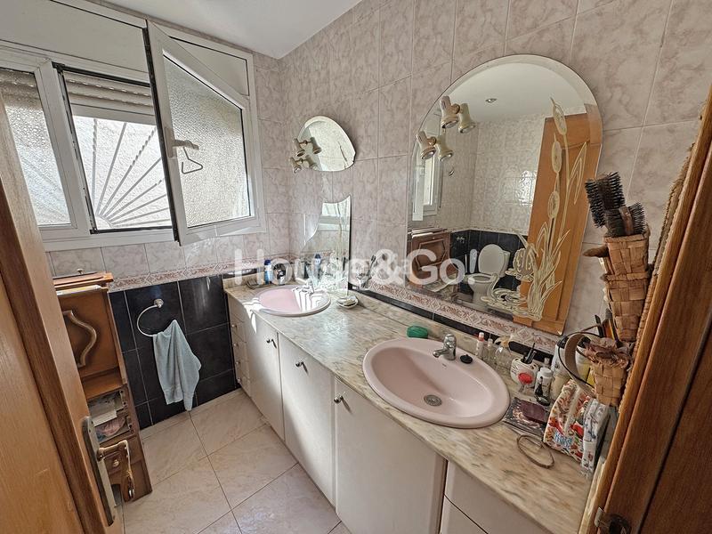 Foto 01d3b1d4-96d4-4bed-bbcb-0ac1b50afbb1. Chalet casa con vistas al mar en Santa Susanna