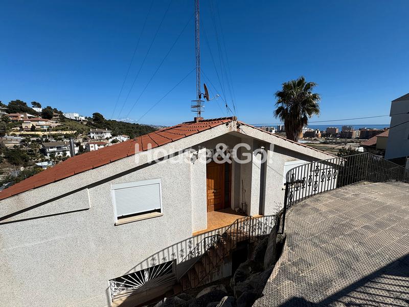 Foto 52a691cd-02bc-43da-b05f-9ac709b47088. Chalet casa con vistas al mar en Santa Susanna