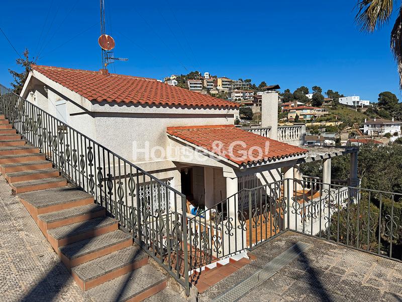 Foto 93c3b338-a25e-4b3d-93c5-06e7e23a211e. Chalet casa con vistas al mar en Santa Susanna