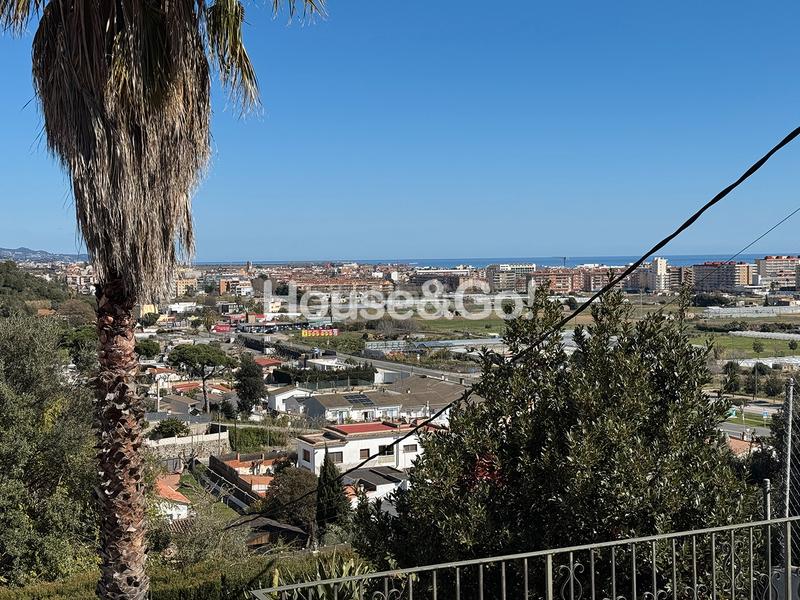 Foto cbaeeb43-1aa8-4c71-9b7b-3949a644f1c3. Chalet casa con vistas al mar en Santa Susanna