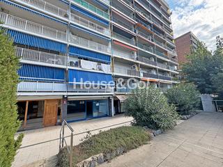 Locale commerciale in Urbanitzacio la Vall (Zona Blocs) 1