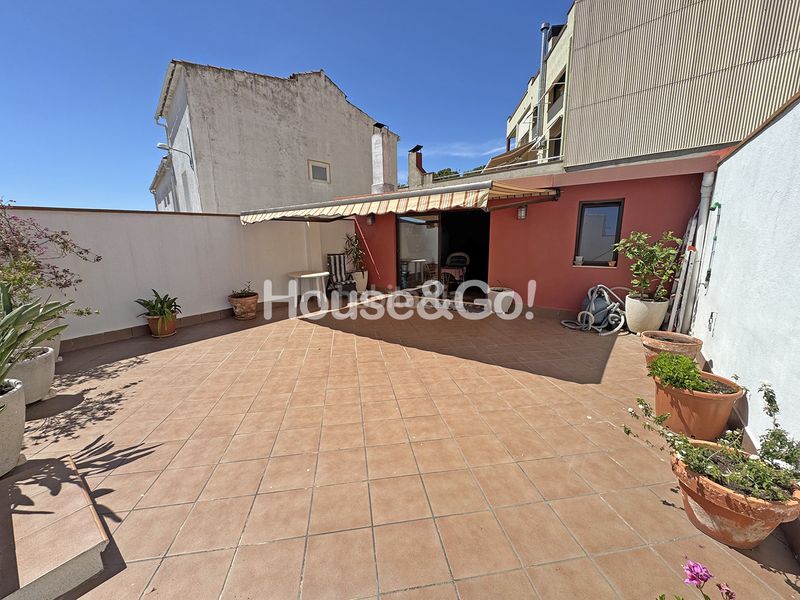 Foto c4a12ca9-8a6c-4722-b36a-b35470d06869. Casa con camino riscaldamento parcheggio in Malgrat de Mar
