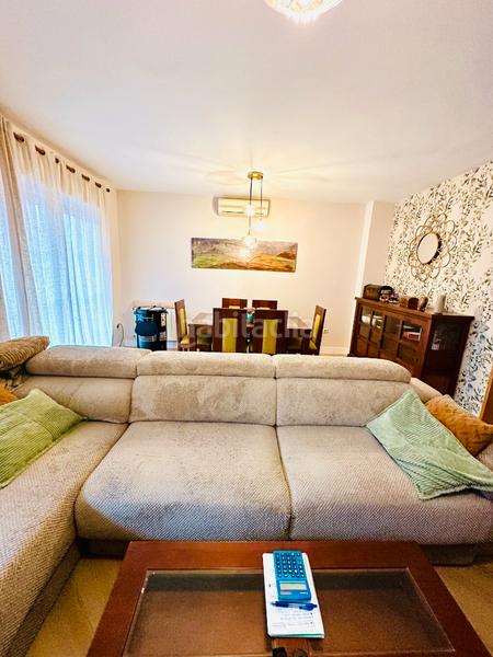 Foto 76bc84ef-3c14-4237-bfd1-3d81e4721921. Casa pareada en Parla este Parla