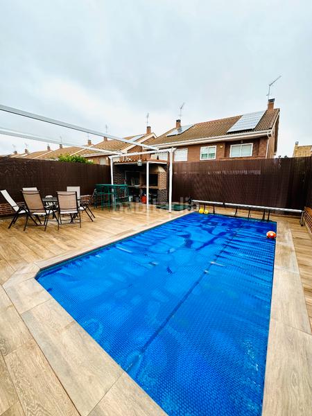 Foto d51675ea-cf99-43b9-b1b3-d483c6483a65. Casa pareada en Parla este Parla