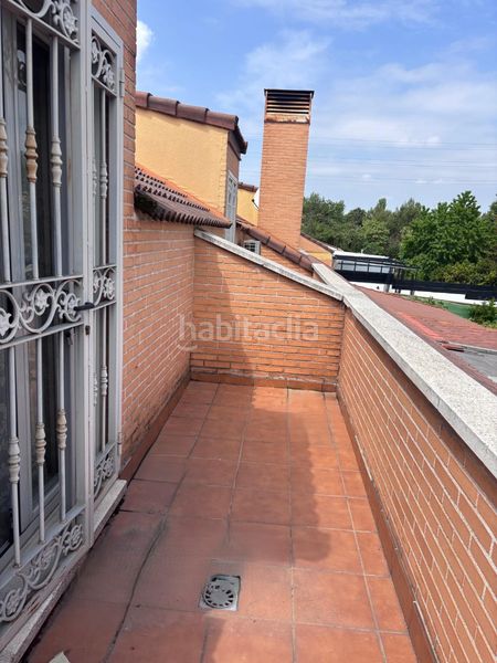 Foto 24dc10c3-6ea0-44a2-9369-41221d168975. Casa adossada amb xemeneia calefacció aparcament piscina a Leganés