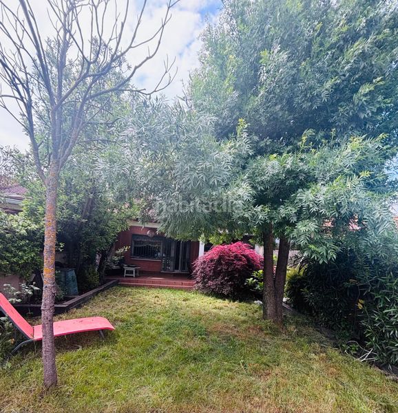 Foto e97d35ac-f61b-426a-bd8f-14c581256e5e. Casa adossada amb xemeneia calefacció aparcament piscina a Leganés