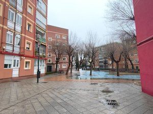 Piso  Plaza de los ríos. Black house vende luminoso piso en leganés