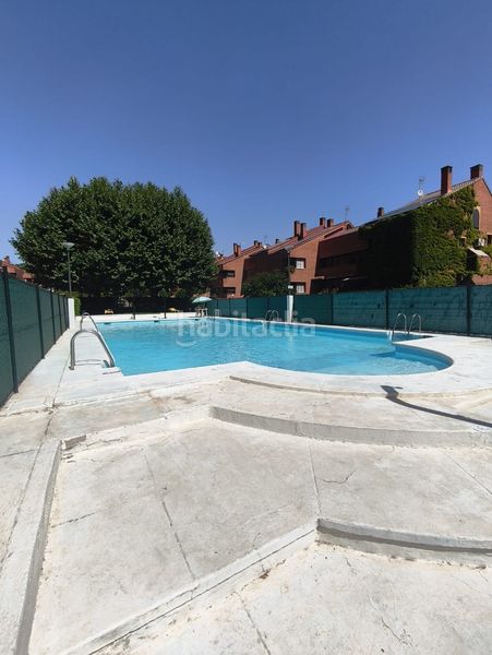 Foto 32ddc48d-7630-4655-a7b4-01035531809d. Casa adossada amb xemeneia calefacció aparcament piscina a Getafe