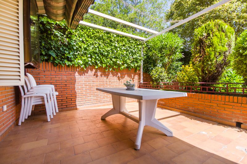 Foto a9449c4c-7fee-47d3-8232-74e957b8ec8f. Casa adossada amb xemeneia calefacció aparcament piscina a Getafe