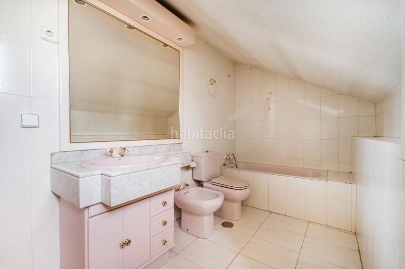 Foto bbadfa18-c21c-4db5-a41d-2f5706b1d32d. Casa adossada amb xemeneia calefacció aparcament piscina a Getafe