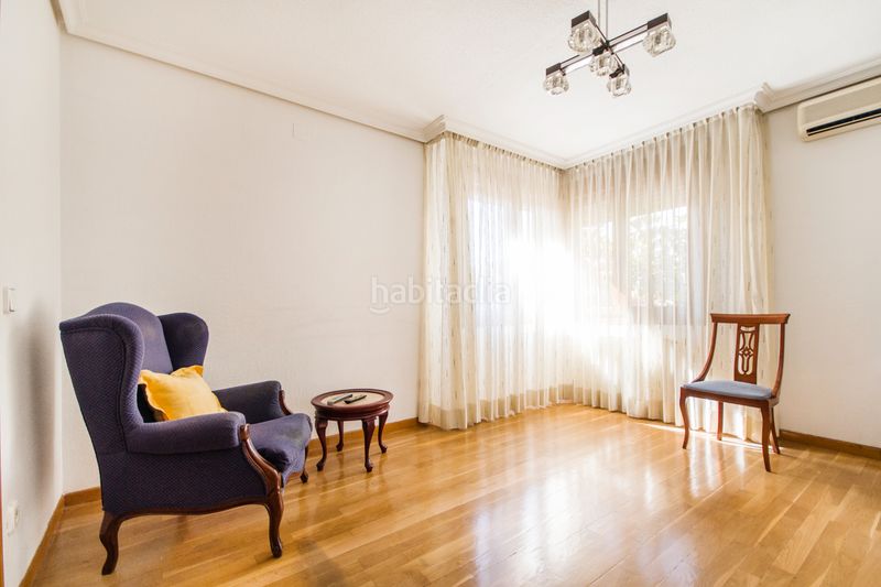 Foto cf2e4246-01bd-4b2b-9914-d1eed3431b81. Casa adossada amb xemeneia calefacció aparcament piscina a Getafe