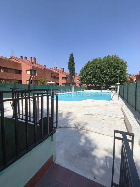 Foto dde85344-65f1-4807-bf31-9df493ab7bda. Casa adossada amb xemeneia calefacció aparcament piscina a Getafe
