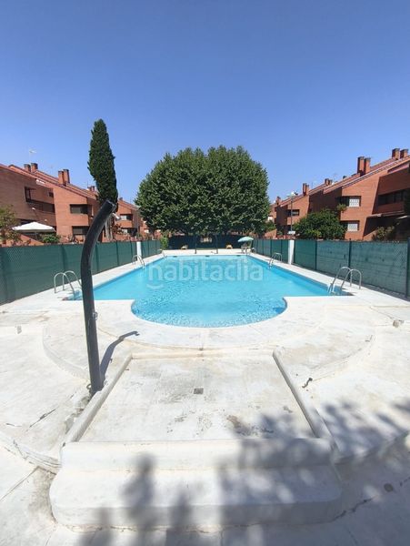 Foto e3502df4-9220-4049-836b-1cfc2cb7d2e3. Casa adossada amb xemeneia calefacció aparcament piscina a Getafe
