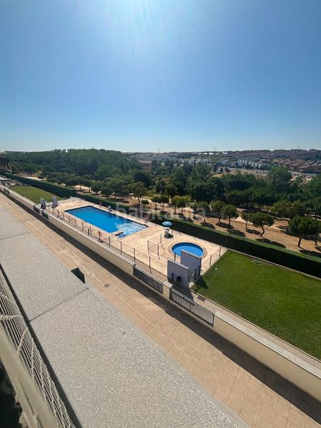 Foto 7a9b82bf-2260-4ea9-9e98-1d2512e8cd7d. Àtic amb calefacció aparcament piscina a Las Castañeras - Bulevar Arroyomolinos