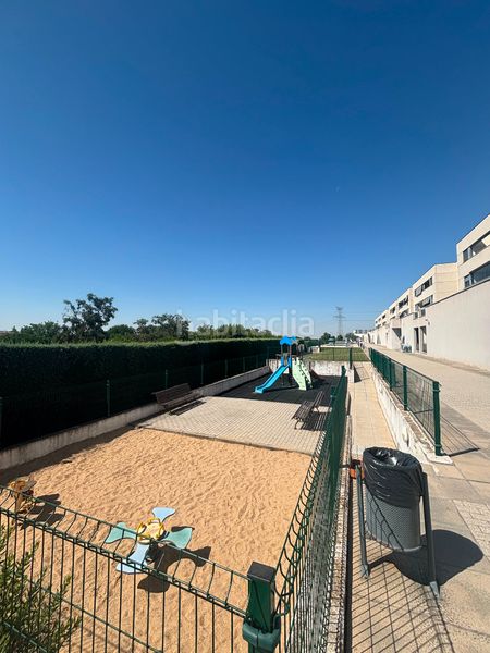 Foto b1eceb3a-6fb9-4d20-8e0e-7b70e7ac90fd. Àtic amb calefacció aparcament piscina a Las Castañeras - Bulevar Arroyomolinos