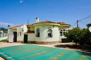 House in Platja de Mont-roig. Chalet individual con piscina