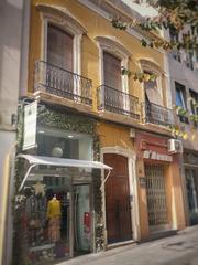 Casa adosada en Calle reyes católicos 20. Casa señorial en el centro de almería