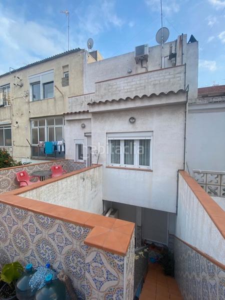 Foto 625be483-dcf0-46bb-9255-c59a785dbd2f. Casa vivienda unifamliar con posibilidad de separar en 3 viviendas en Cornellà de Llobregat