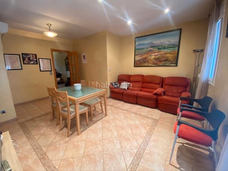 Foto a869f2ff-77f9-4e65-8901-a4da45f1d7a6. Casa vivienda unifamliar con posibilidad de separar en 3 viviendas en Cornellà de Llobregat