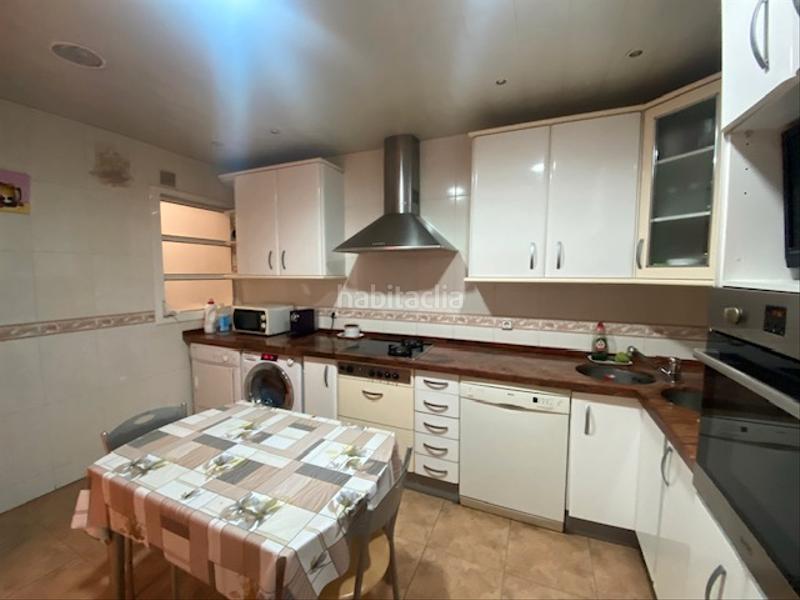 Foto b8657159-5132-491c-8257-00a305ec8c9e. Casa vivienda unifamliar con posibilidad de separar en 3 viviendas en Cornellà de Llobregat