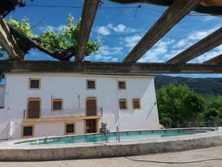 Masía en 700 km 9 1. Masía con 11 habitaciones amueblada con parking y piscina