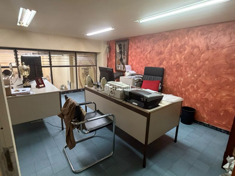 Foto f3a313d1-a7d7-49f6-b9d5-c592e7ea5f9e. Local comercial a Zona Nord Alcoi