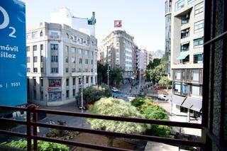 Oficina  Calle valentin sanz. Se vende oficina amplia y muy luminosa de 167 m²