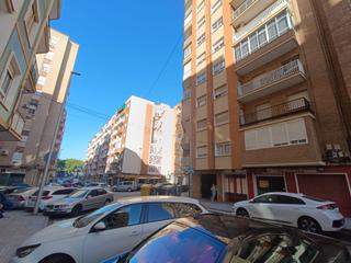 Miete Etagenwohnung  Calle juan de la cueva. Piso para estudiantes