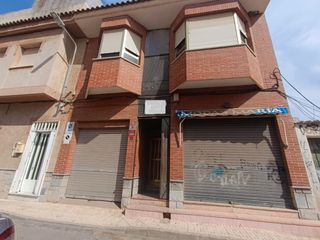 Flat  Calle moratín. Casa unifamiliar con cochera y local comercial
