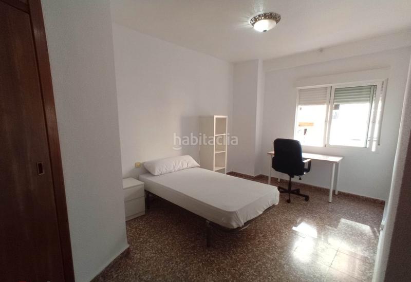 Foto 7818598c-aa2b-43f1-8f39-fb7f0f38475d. Alquiler piso en calle capitanes ripoll 12 piso para estudiantes en Cartagena