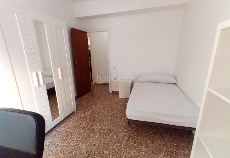 Foto b5cc1623-e93a-4b3e-b315-949b0828ca52. Alquiler piso en calle capitanes ripoll 12 piso para estudiantes en Cartagena