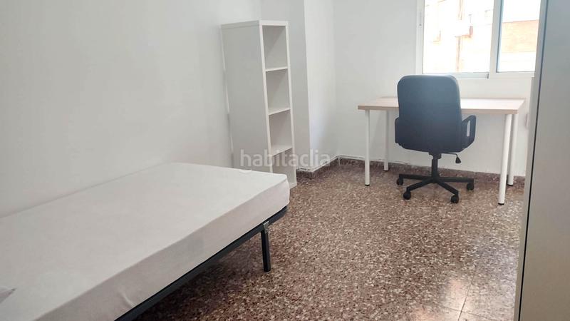 Foto b78b2072-f1ea-4775-a94a-161a6cb4e251. Alquiler piso en calle capitanes ripoll 12 piso para estudiantes en Cartagena