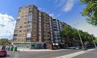Location Appartement  Paseo alfonso xiii 46. Amplio piso amueblado con garaje