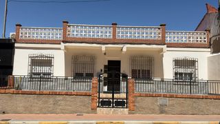 Casa adosada  Calle murcia. Planta baja adosada con cochera