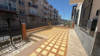 Casa adosada en La Uni�n. Planta baja adosada con cochera