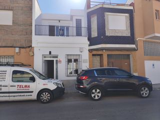 Casa adossada en Calle mart�nez navarro 19. Duplex de estreno