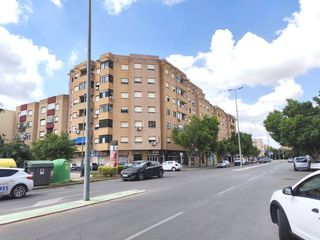 Etagenwohnung in Calle ingeniero de la cierva 20. Piso amueblado con garaje