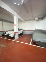 Location Parking voiture  Carrer progrés. Plaza de garaje en el centro del pueblo