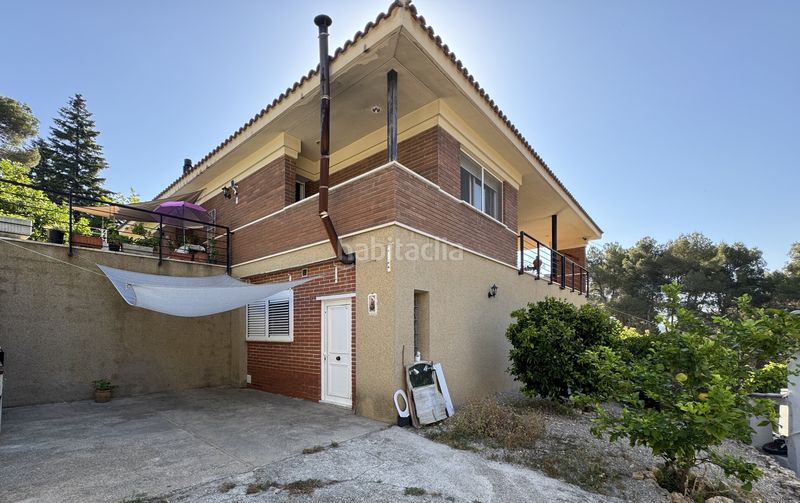 Foto 273cbd47-3085-4666-8726-eda3be23a317. Xalet amb xemeneia calefacció piscina a Corbera de Llobregat