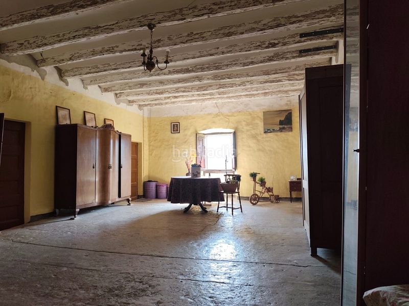 Foto 1dbd893f-7a9a-4cf0-8b3c-7691f0b0d9d4. Masia amb xemeneia aparcament a Corbera de Llobregat