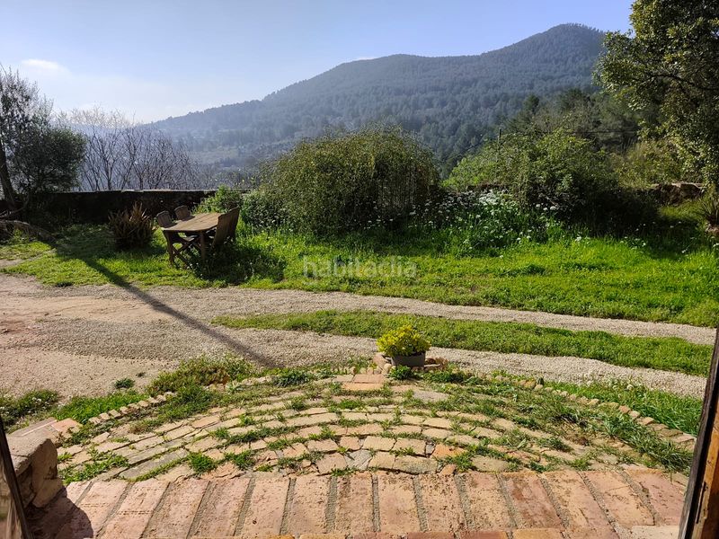 Foto 4599d03b-d936-4694-9ea7-c9653688903c. Masia amb xemeneia aparcament a Corbera de Llobregat