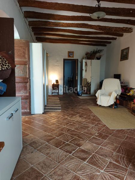 Foto 5befbda3-7591-4d17-a7fd-97af15f02cb1. Masia amb xemeneia aparcament a Corbera de Llobregat