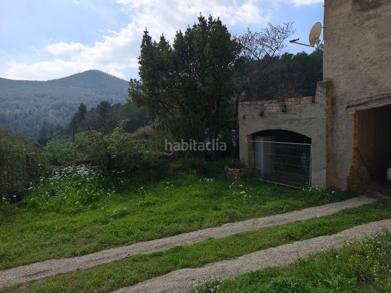 Foto 615abb3c-286c-40bf-b9d7-0a9b7f047526. Masia amb xemeneia aparcament a Corbera de Llobregat