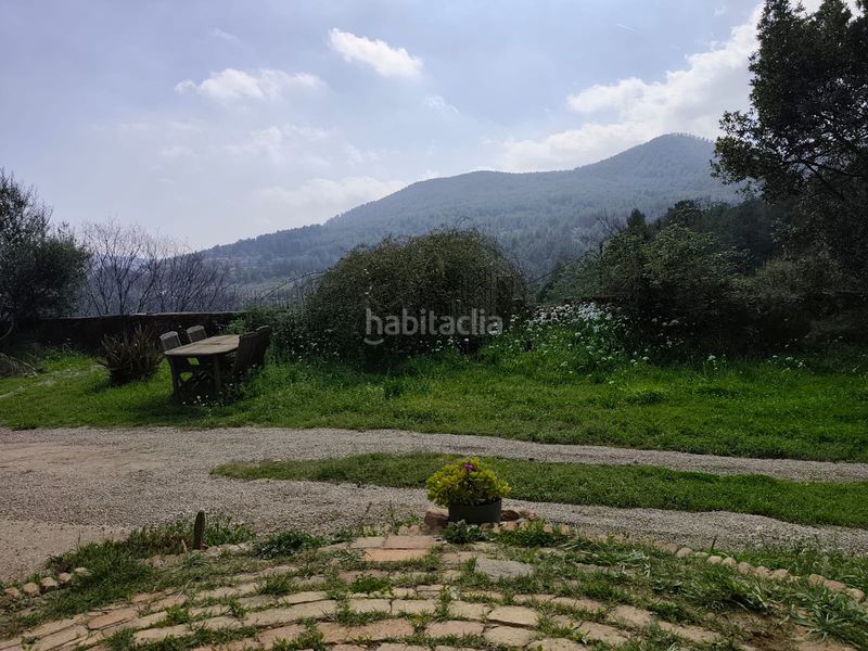 Foto 8ff16284-1b4e-4e17-b695-4e4c2f2b730d. Masia amb xemeneia aparcament a Corbera de Llobregat