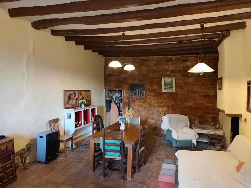 Foto 95cd7c22-9c9f-4b93-acb0-1db442281e7e. Masia amb xemeneia aparcament a Corbera de Llobregat